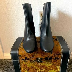 Target/Women's Pointed Toe Ankle Booties/Size 10